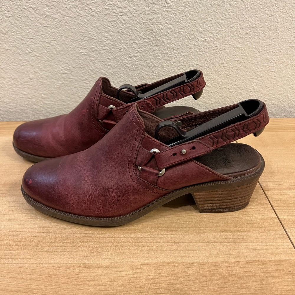 TEVA 1013674 FOXY Sling Back Clogs Red Leather Women's Size 9.5